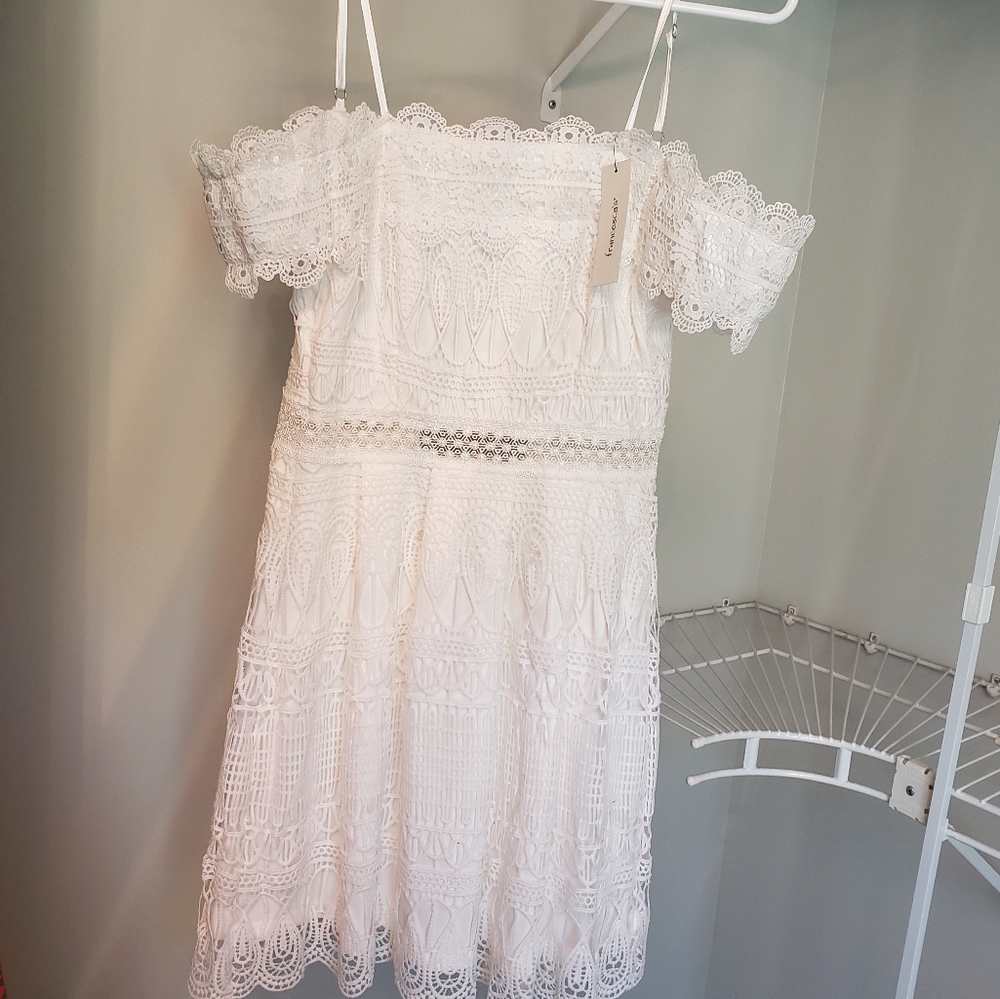 Mini off-shoulder lace dress